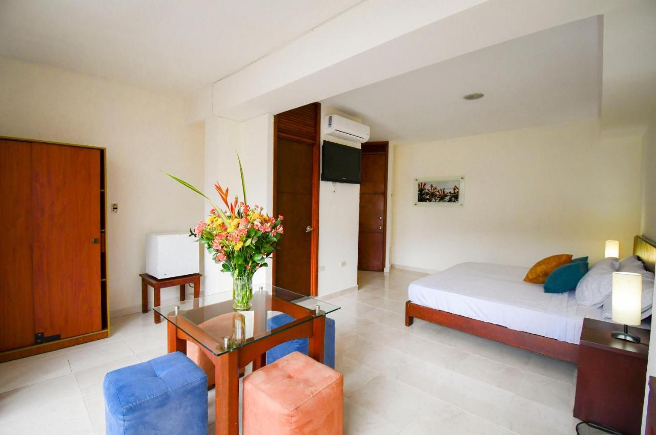 Hotel Monarca Armenia Exterior photo